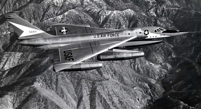 Bombardeo estadounidense B-58